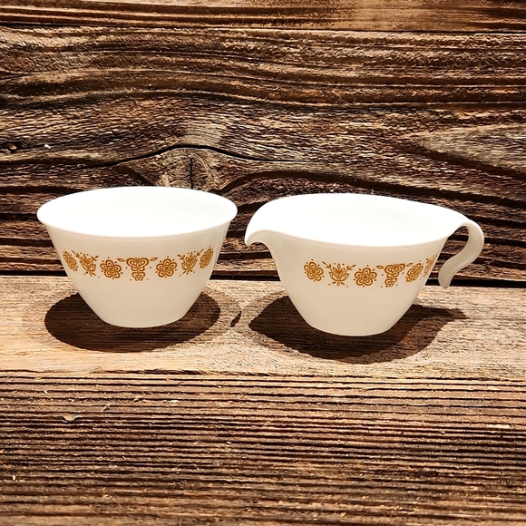 Vintage Corning Corelle Sugar and Creamer Set "Butterfly Gold Pattern" - Picture 1 of 9